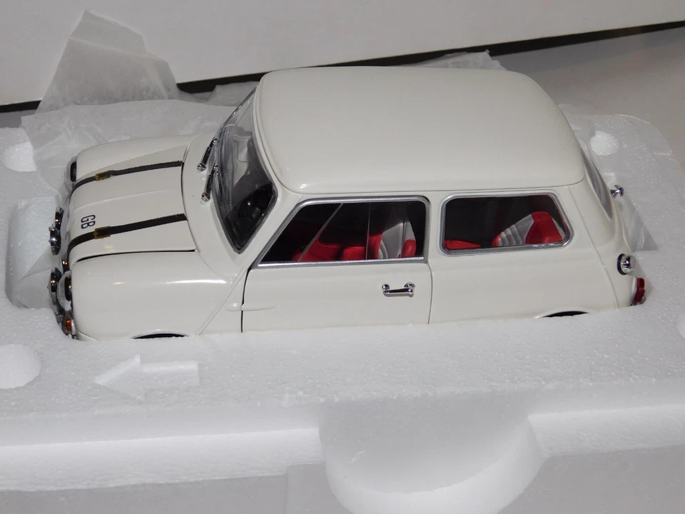 AUSTIN - MINI COOPER S MKI 1969 KYOSHO 08106W 1:18 - Photo 1/4