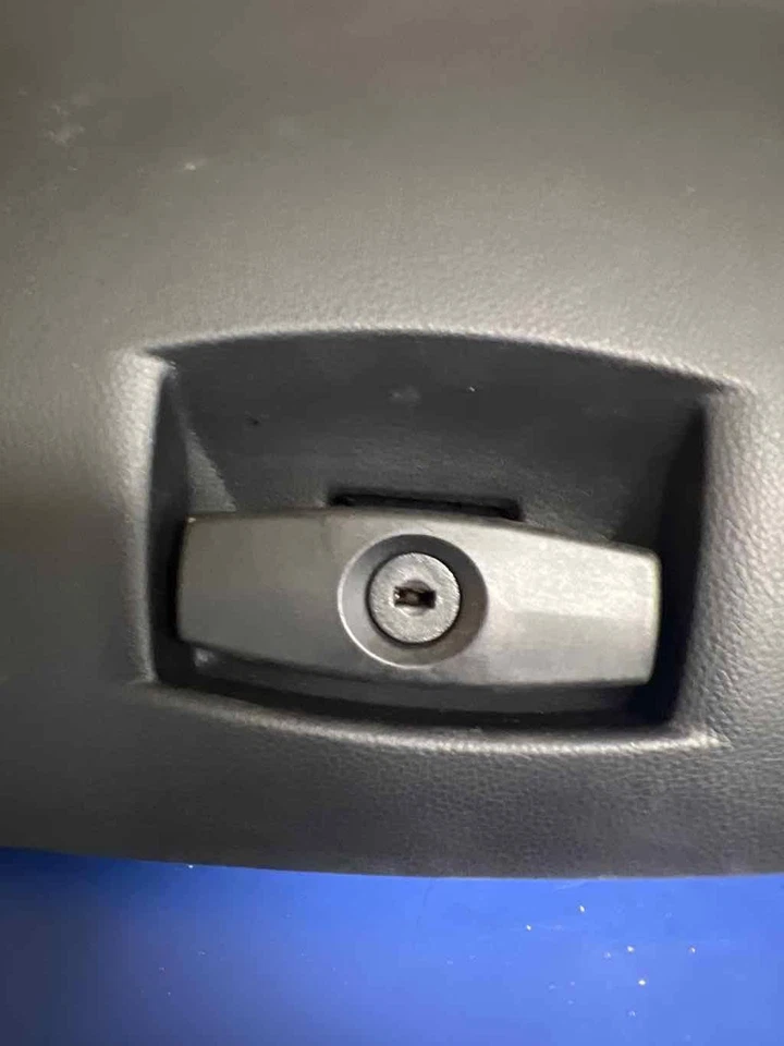 Caixa de luvas BMW 535I 08 09 10 - Imagem 2 de 4