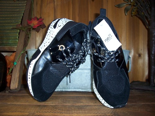 rue 21 black shoes