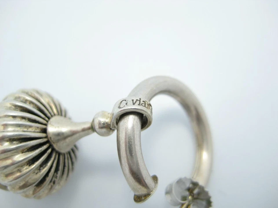 Pendientes colgantes de aro estriados redondos con poste de oro de plata esterlina Lagos Caviar - A Foto 3 de 4