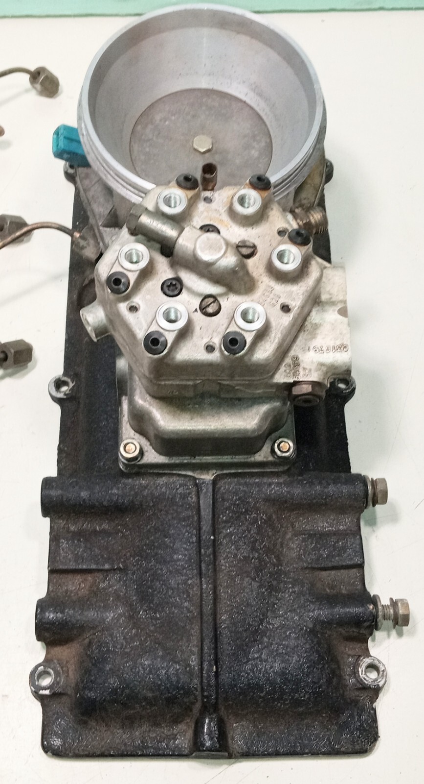Ferrari 400i Engine Bosch Fuel Injection Distribution Metering Units_113972_OE