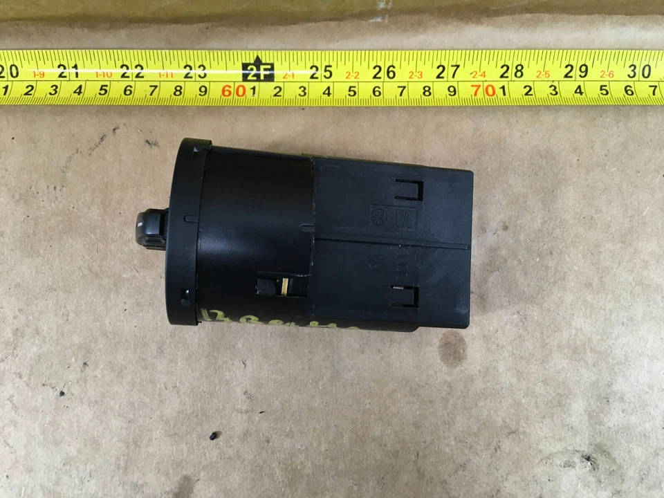 Interruptor de faros Volkswagen Beetle 2011-2015 OEM. Foto 2 de 4