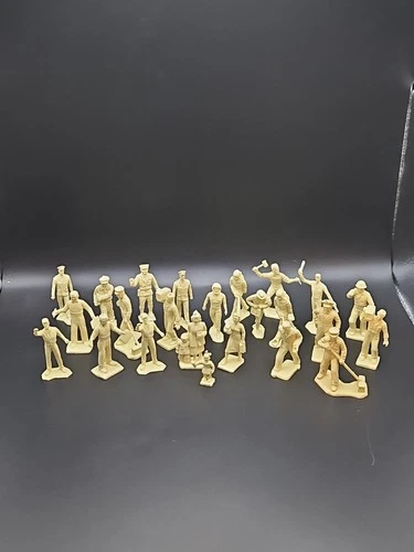 Vintage 1950s-60s Marx Service Center & Other Set Figures 1½" Tall Lot Of 24