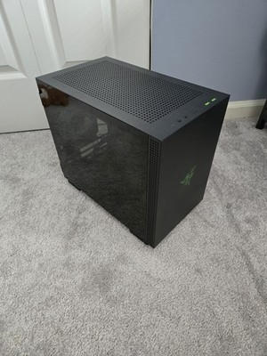 Razer Tomahawk Mini-ITX Gaming Case Dual-Sided Tempered Glass Swivel Doors