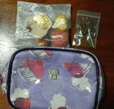 Bolsa Anna Sui con accesorios, compra disponible, comprada en Ana Flight