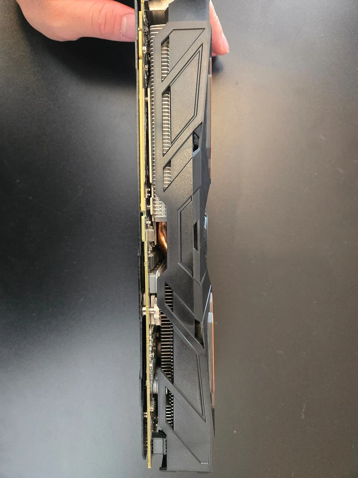 Gigabyte GeForce GTX 1080 8GB Graphics Card - Works but artifacts - Image 3 of 4