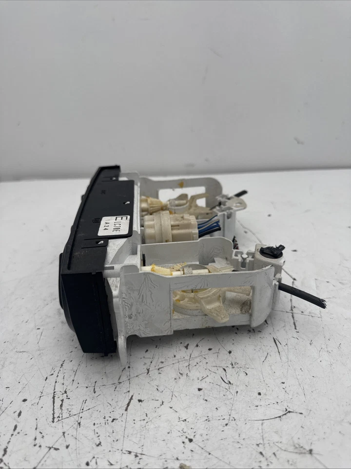 2001 Mazda MPV Wagon Climate Control Panel Climate Control A/C PANEL B374-02 - Изображение 3 из 4