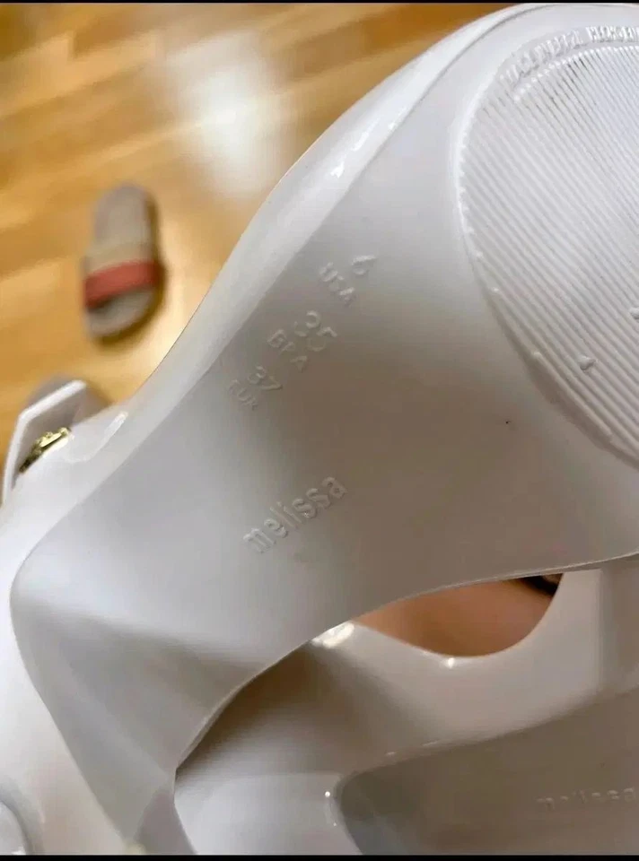 Zapatos de tacón Vivienne Westwood Melissa Heart, blanco y dorado, goma, usados. Foto 3 de 3