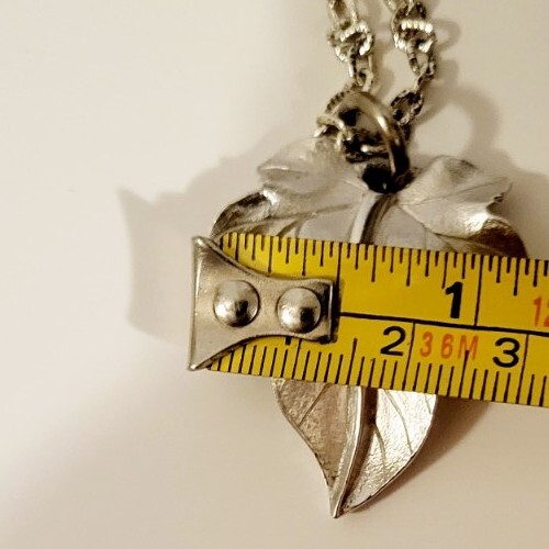 Napier Leaf Pendant Necklace Silver Tone 18" Open Link Textured Chain Signed EUC - Picture 7 of 7
