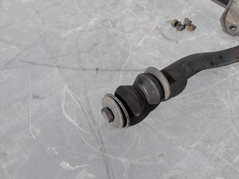 Barra estabilizadora delantera antivuelco Mercedes Benz W123 240D 1981 fabricante de equipos originales Foto 2 de 4