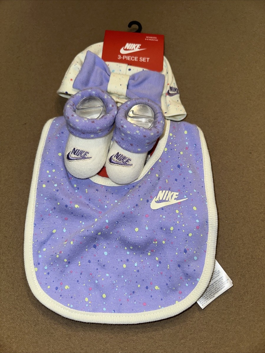 NIKE BABY GIRL GIFT SET BEANIE HAT, BOOTIES AND BIB 0-6 Months