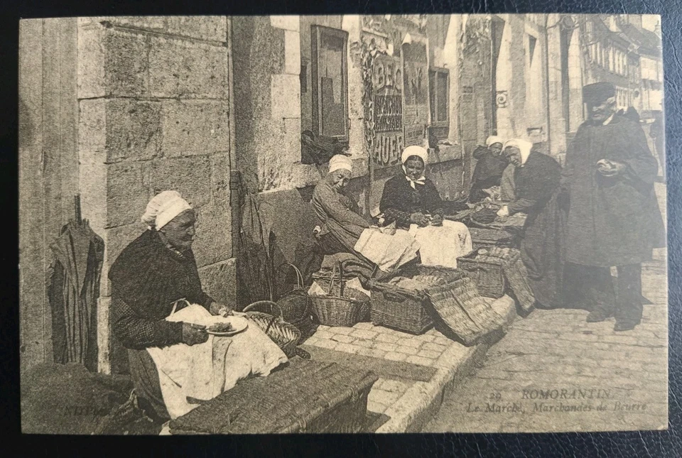 Carte postale Romorantin Au Marché Marchand De Beurre N° 831 cécodi Réédition - Photo 1/1