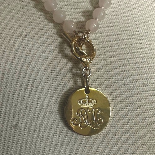 Collana Lauren Ralph Lauren LRL rosa chiaro perline oro monogramma chiusura ciondolo - Foto 6 di 13