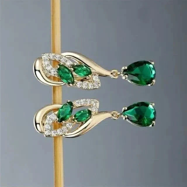 Pendiente colgante esmeralda verde simulado corte pera de 3 quilates enchapado en oro amarillo de 14 k Foto 2 de 4