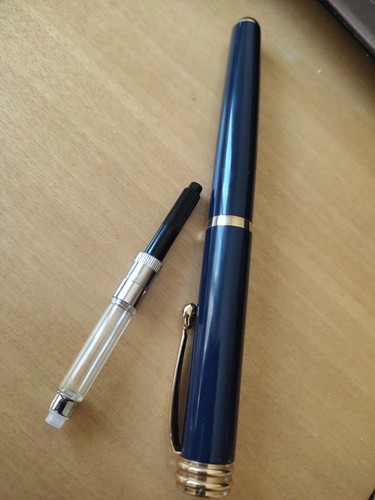 LOEWE PLUMA FOUNTAIN PEN 14,5 CM USADA AZUL MARINO LACADA - Imagen 6 de 8