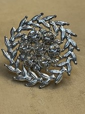 Beautiful Vintage Round Silver Tone Wreath Brooch Center Rhinestones Large