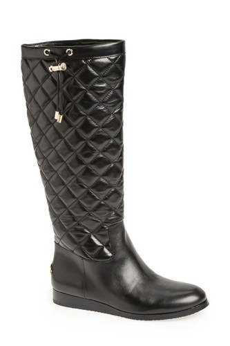 MICHAEL KORS LIZZIE ICONIC GOLD MK LOGO GESTEPPTER KEILABSATZ REITSTIEFEL I LOVE SCHUHE - Bild 1 von 10