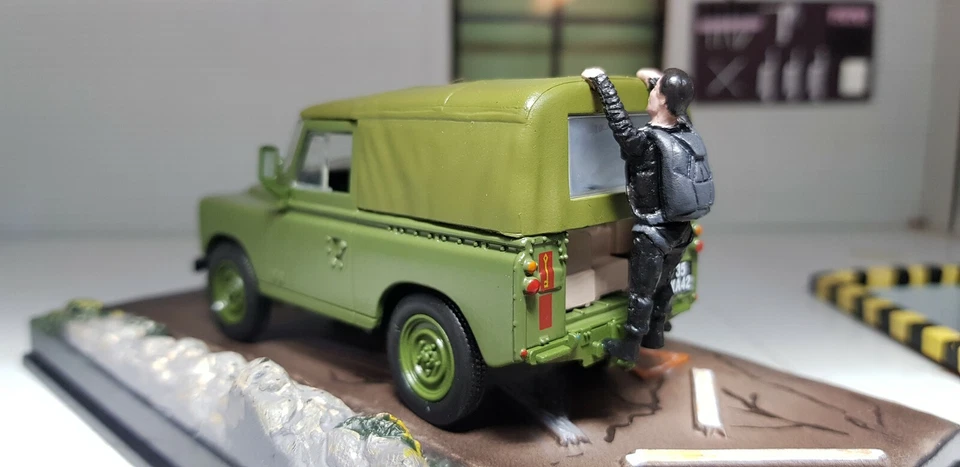 1:43 Scale Model Land Rover Series 3 88 SWB Utility Canvas Army Pickup Oxford - Image 2 of 4