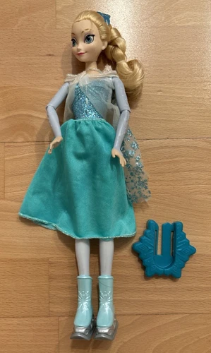 Eiskönigin Elsa als Eisläuferin