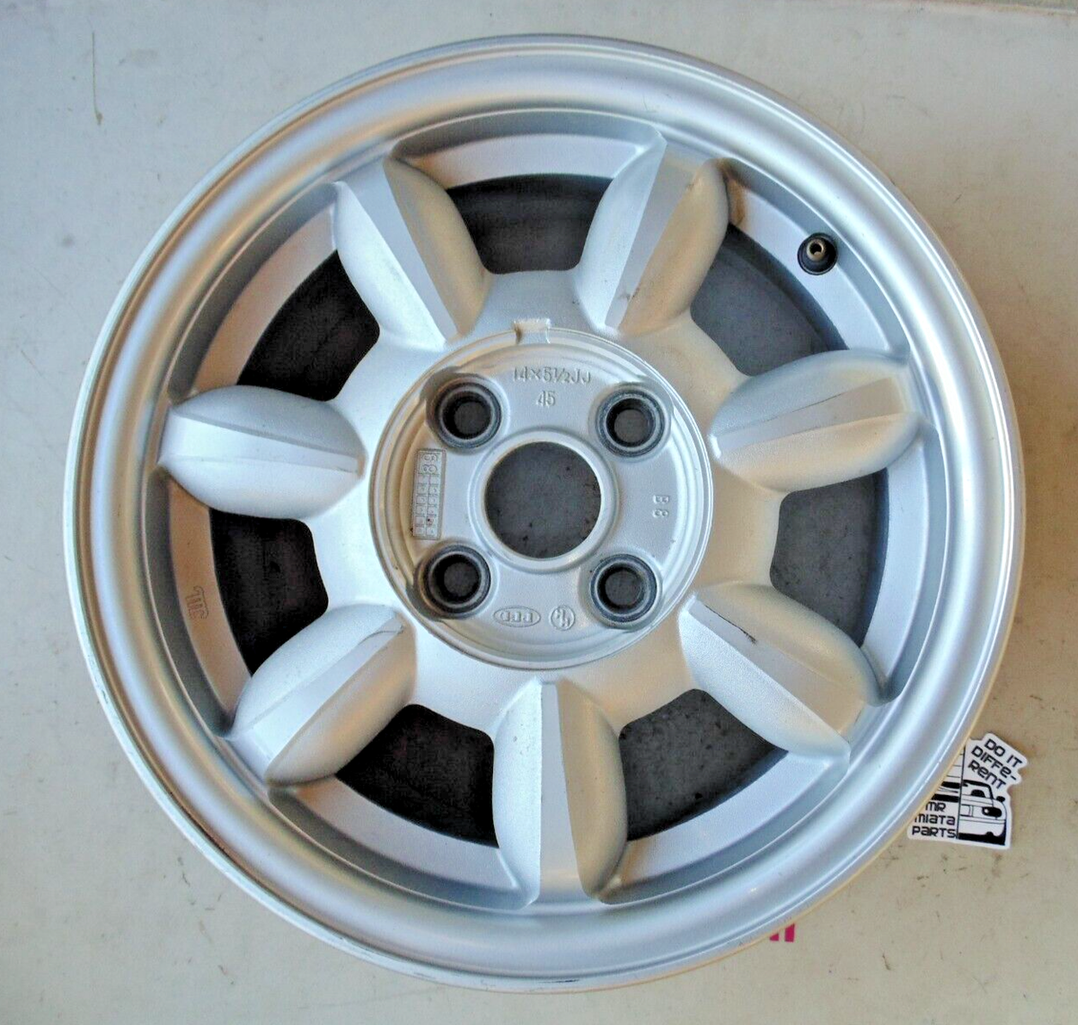90 91 92 93 Mazda Miata OEM Silver Daisy Wheel 1 Rim 14x5.5 ET 45