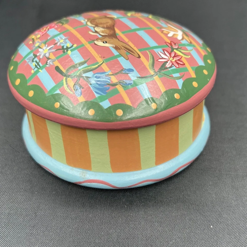 Cottage-core 1997 Wooden Trinket Box Easter Painted Rabbit BUNNY Round w/Lid - Image 4 of 4
