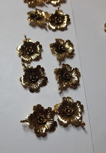 Flower Spacer And Focal Beads In 6 Styles In Antiqued Gold. JL 412 - Picture 5 of 6