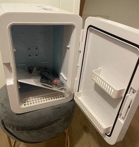 FRIGIDARE Gallery 9 Can 6L Beauty Light Up Mirror MINI REFRIGERATOR~white~NEW
