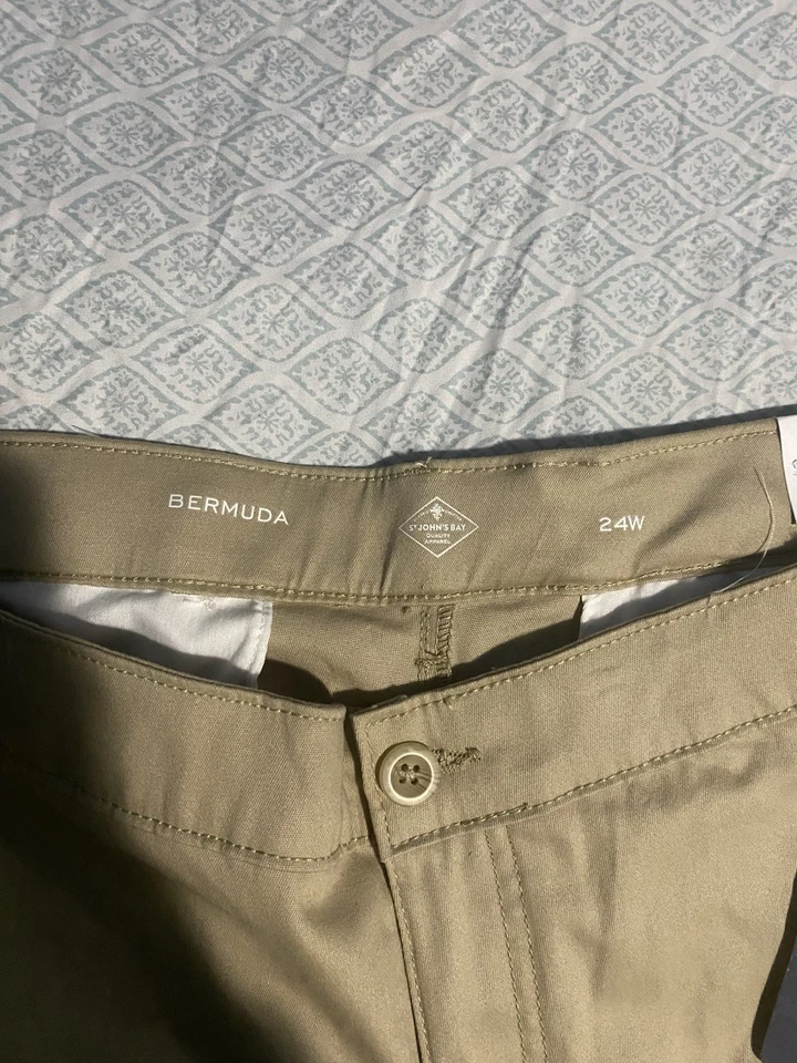 St John's Bay Women's Bermuda Shorts Size 24W Inseam 11.5 Inches New With Tags - Image 3 of 4