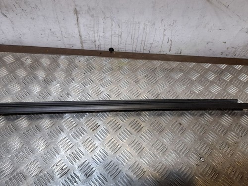 Volkswagen Touareg II 2013 Verkleidung Türfenster Türscheibe vorne ATV6072