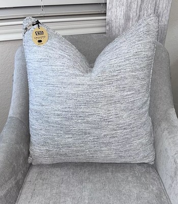 1-NWT CALLISTO HOME WOVEN VELVET DECORATIVE PILLOW