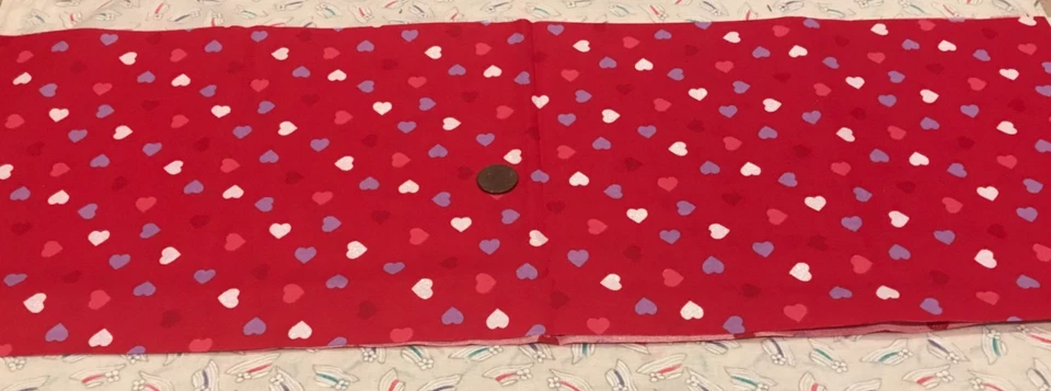 Corazones (Rojo Azul Blanco) sobre Rojo * Tradiciones de Tela * Remanente 100% Algodón* 8"x22" Foto 2 de 3