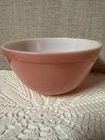 Pyrex 402  1-1/2 Qt Flamingo Pink Nesting Mixing Bowl  EXC