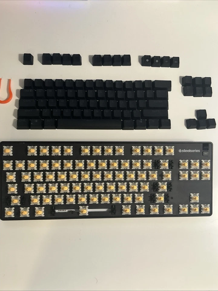 Steel Series Apex 9 TKL Optical Switch Gaming Keyboard Perfect Condition - Image 4 of 4