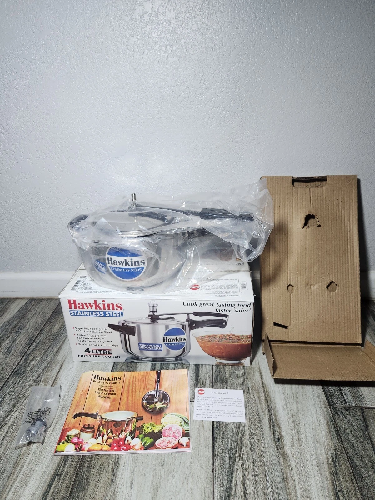 Hawkins 4L Stainless Steel Induction Compatible Inner Lid Pressure Cooker: HSS40