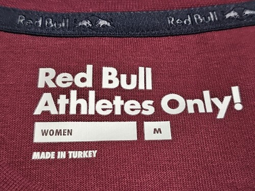 ¡Solo atletas Red Bull! Camisa de gimnasio de manga corta borgoña para mujer talla mediana - Imagen 6 de 11