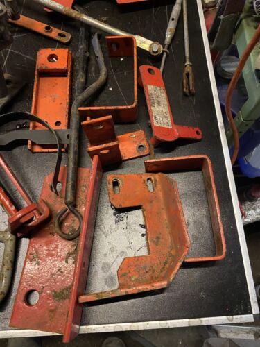 Gutbrod Kleintraktor verschiedene Modelle Aushebung Blechteile Konvolut - Bild 3 von 9