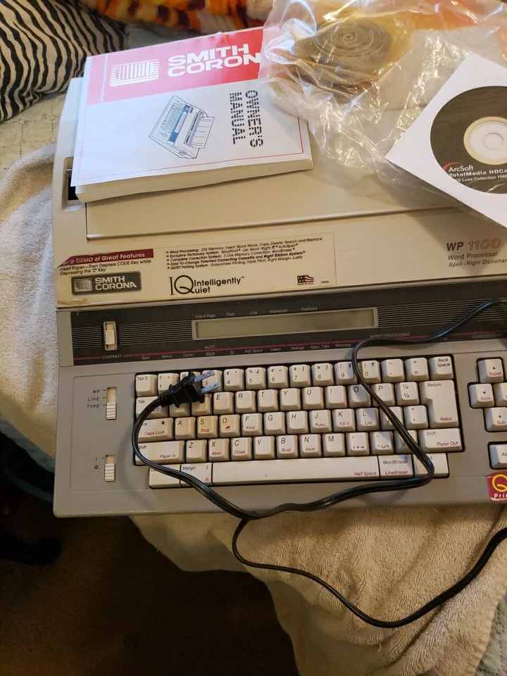 Smith Corona WP 1100 Word Processor With All Manuals And Extras - Image 2 of 4