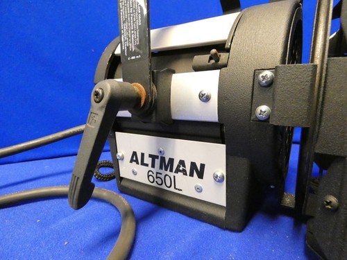 Altman 650L Fresnel Lights QTY 2 w/Barndoors, C-Clamps, Twist Plugs - Picture 2 of 15
