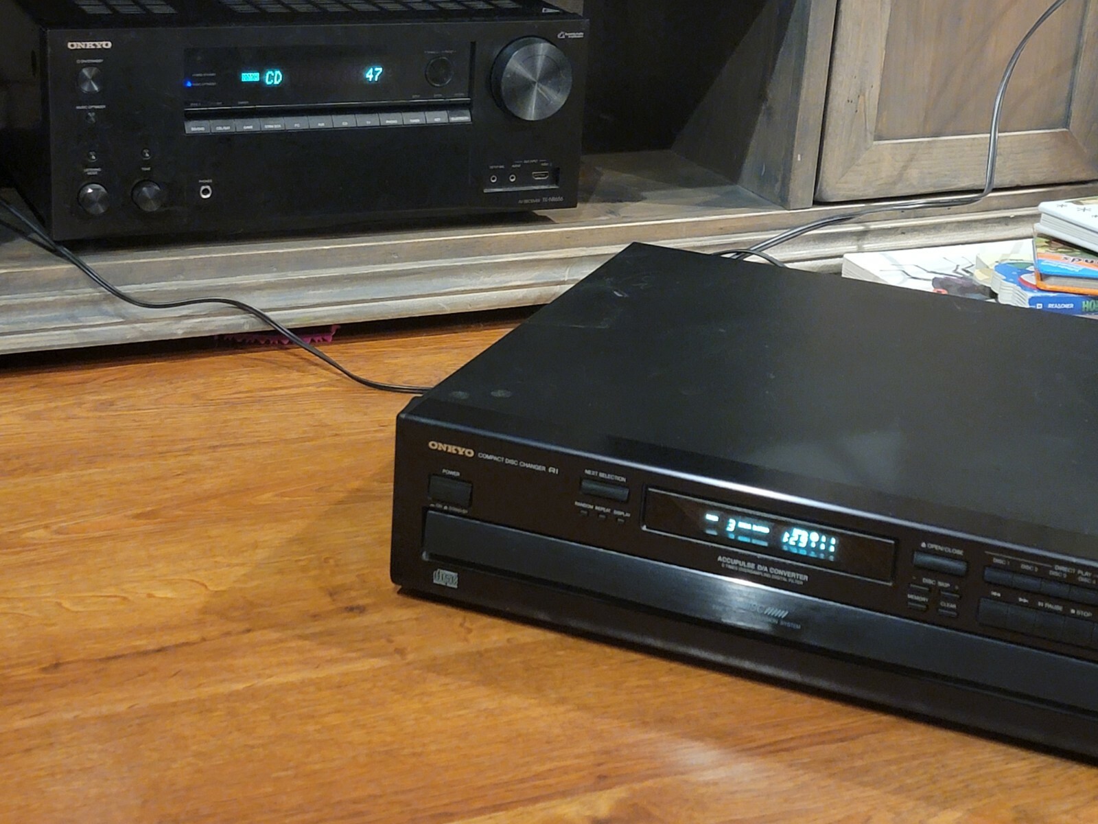 Onkyo DX-C330 Compact Disc Player 6 CD Changer Fine Pulse Conversion System 120W