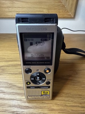 Olympus OS System Digital Voice Recorder 4GB mit USB plus Micro SD Slot - WS882