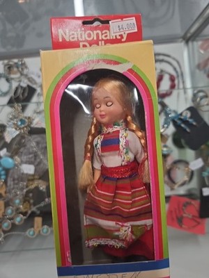 VINTAGE NATIONALITY DOLLS SERIES: SWEDEN