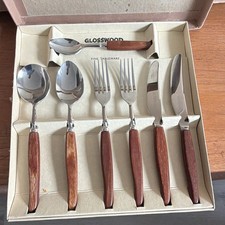 Gloss wood fine tableware 7 piece cutlery set.
