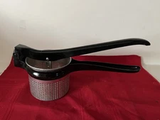 O’BRIEN BLACK RICER POTATO MASHER KITCHEN GADGET UTENSIL