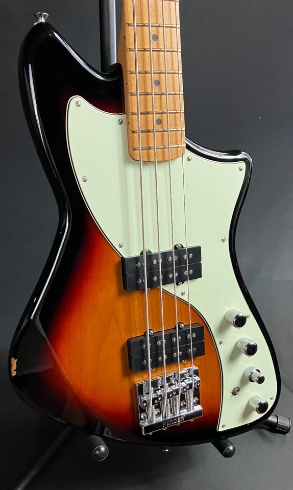 Bajo Fender Player Plus Active Meteora de 4 cuerdas 3 tonos Sunburst 618 Foto 3 de 4