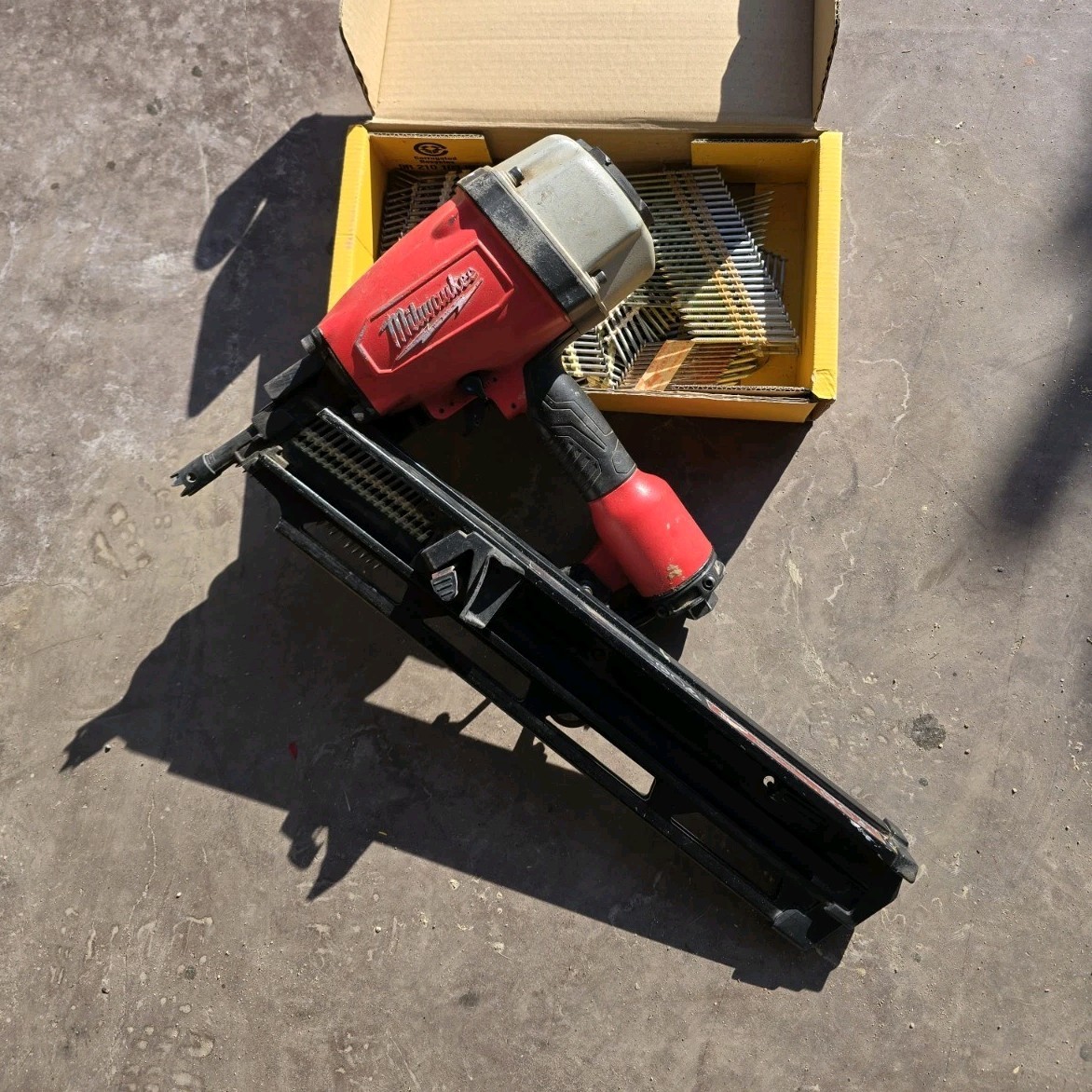 Milwaukee Pneumatic Framing Nailer with Framing Nails