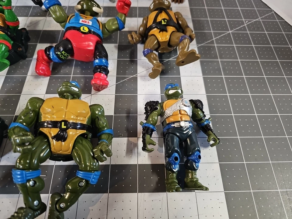 Enorme lote de figuras de acción vintage TMNT para piezas o reparación  Foto 2 de 4
