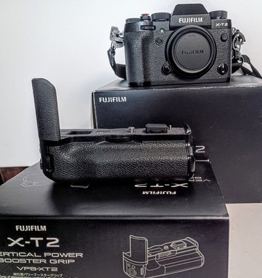 Fuji XT 2 Mit Fuji Booster  + Zubehör Paket 