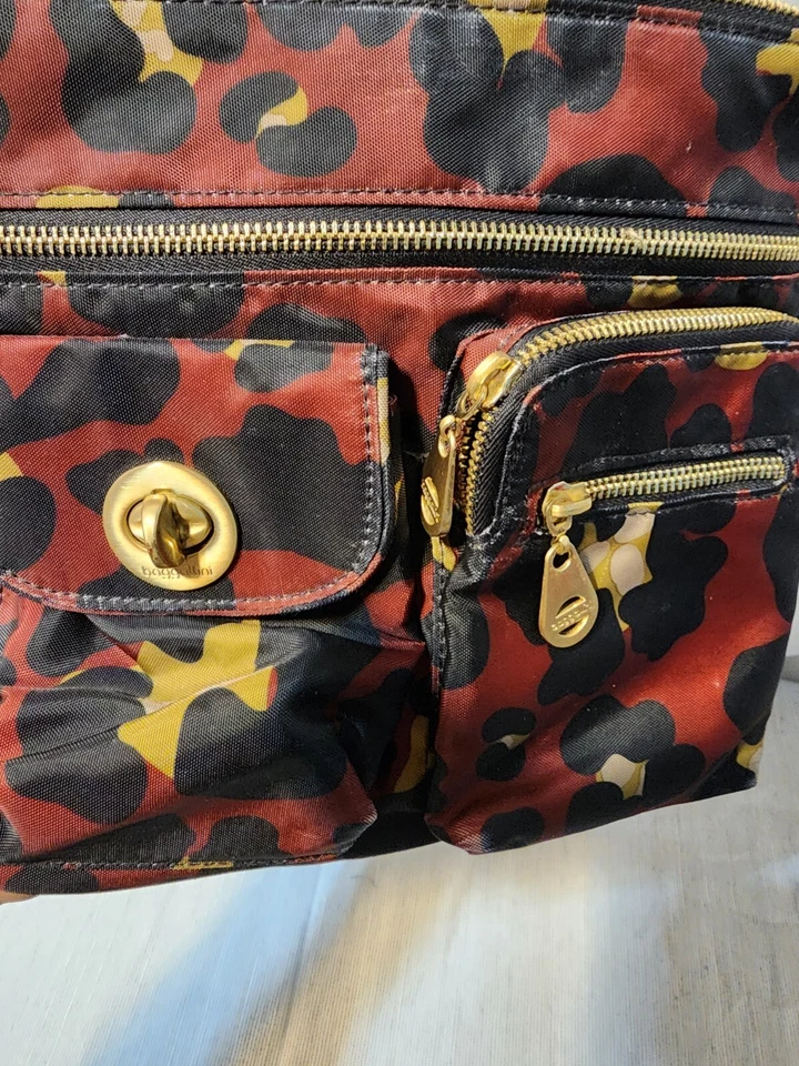 Bandolera Baggallini colorida con estuche para monedas Foto 3 de 4