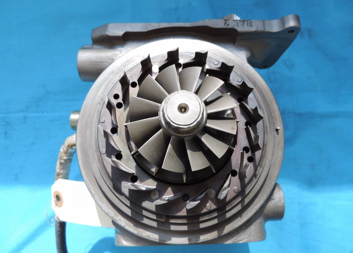 クウガ HE300VG VGT 6.7L Remanufactured Turbo Turbocharger Cartridge CHRA
