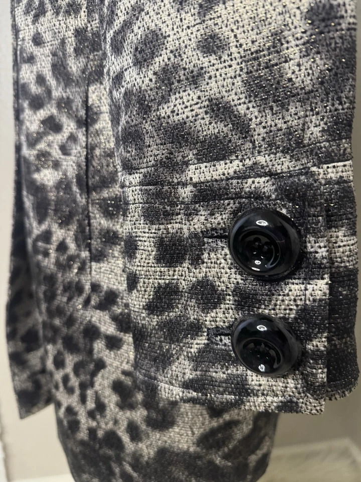 Chaqueta para mujer Carlisle talla 12 estampado de animales manga larga blazer con botones Foto 3 de 4